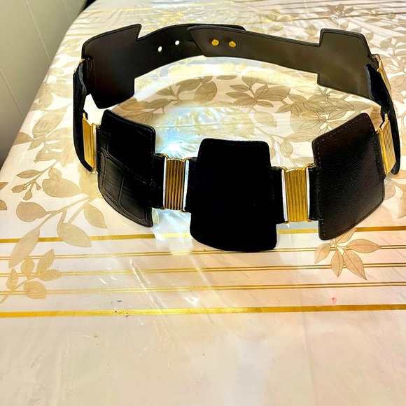 Wide Gladiator Belt Black Combination Leather With Gold Metal Sz 42” - Picture 3 of 6